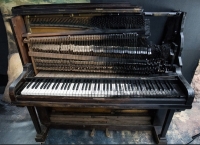 Prop piano RESERVED image 2